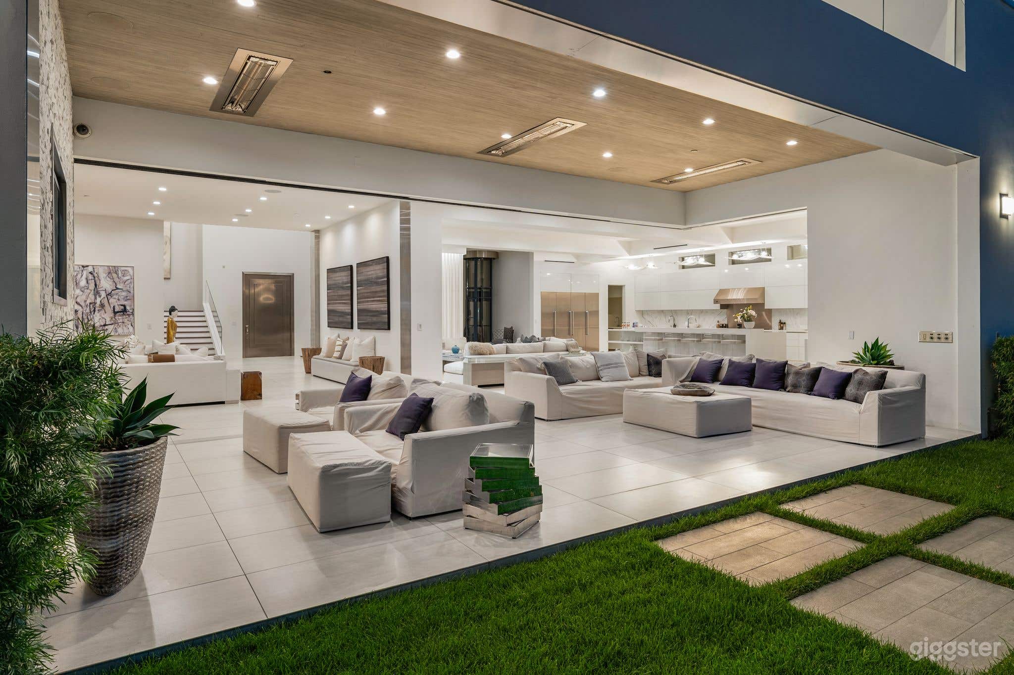 BEL AIR ELEGANCE: CINEMATIC VILLA Photo 4