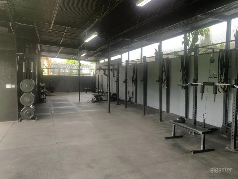  Open Air Indoor & Outdoor Gym with Turf 