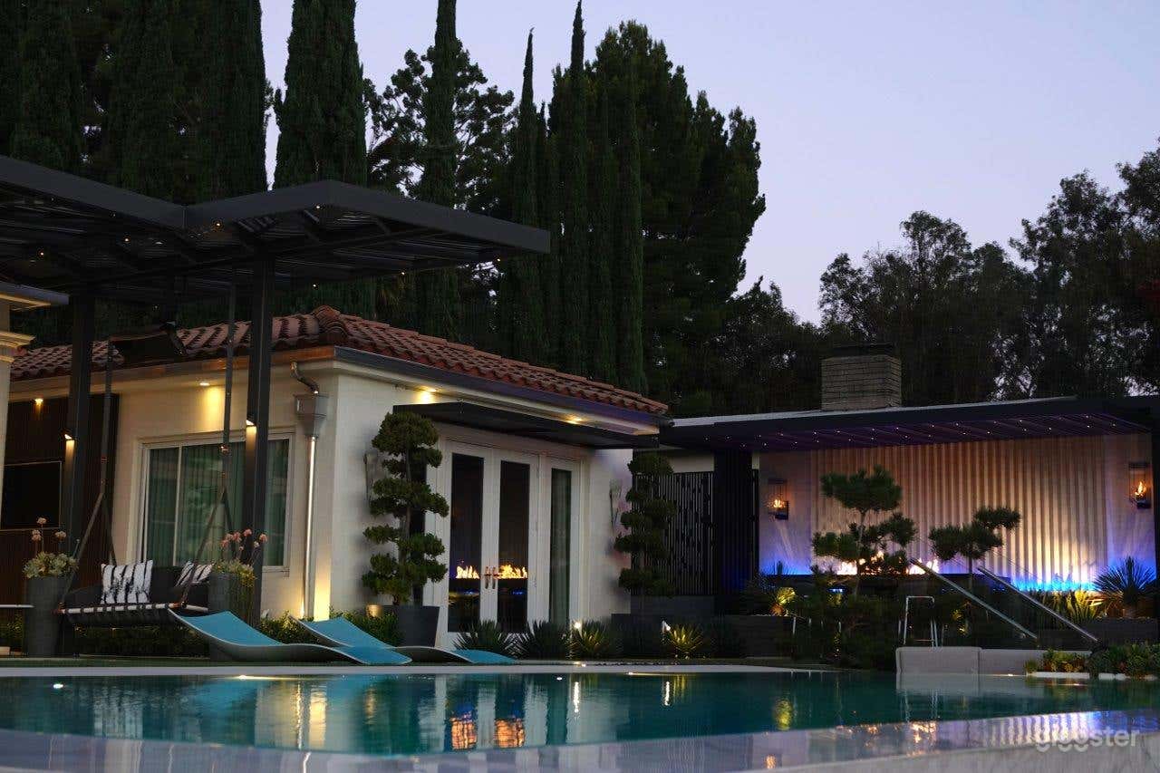 Hilltop Oasis with Stunning Views Photo 3