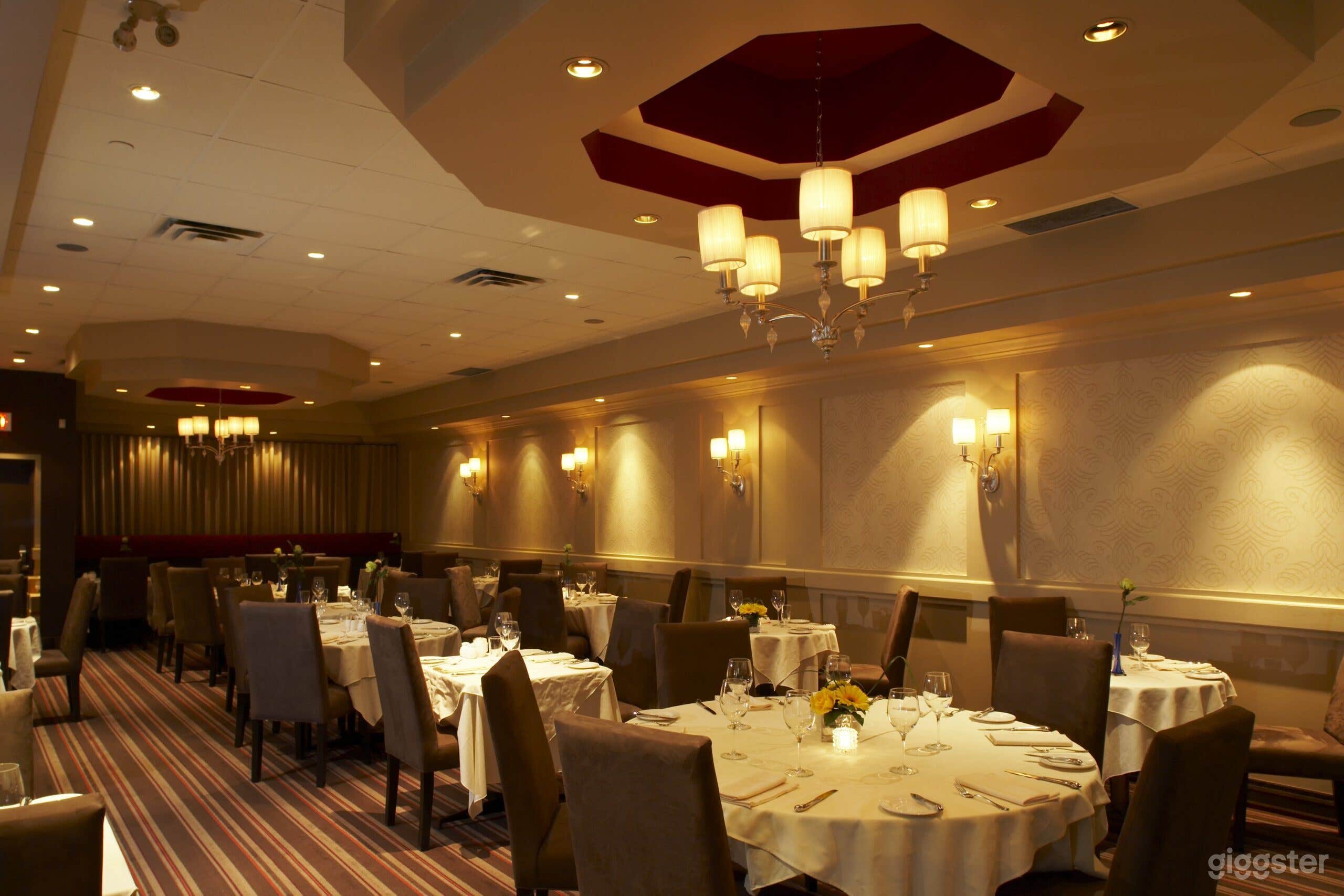 Spacious Room in Italian restaurant in Toronto Photo 1