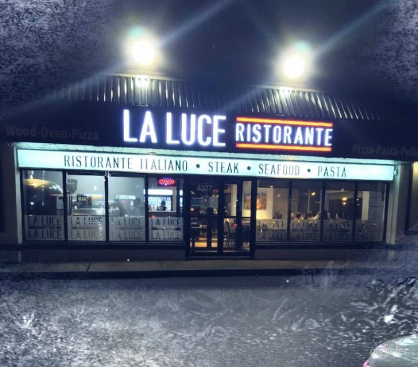 Spacious Room in Italian restaurant in Toronto Photo 4