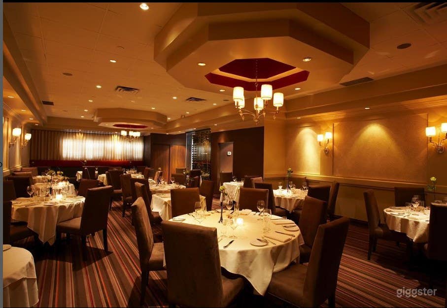 Spacious Room in Italian restaurant in Toronto Photo 2