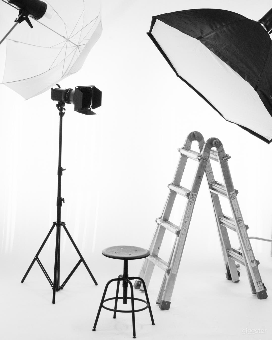 Versatile Daylight Studio with Styled Interiors Photo 3