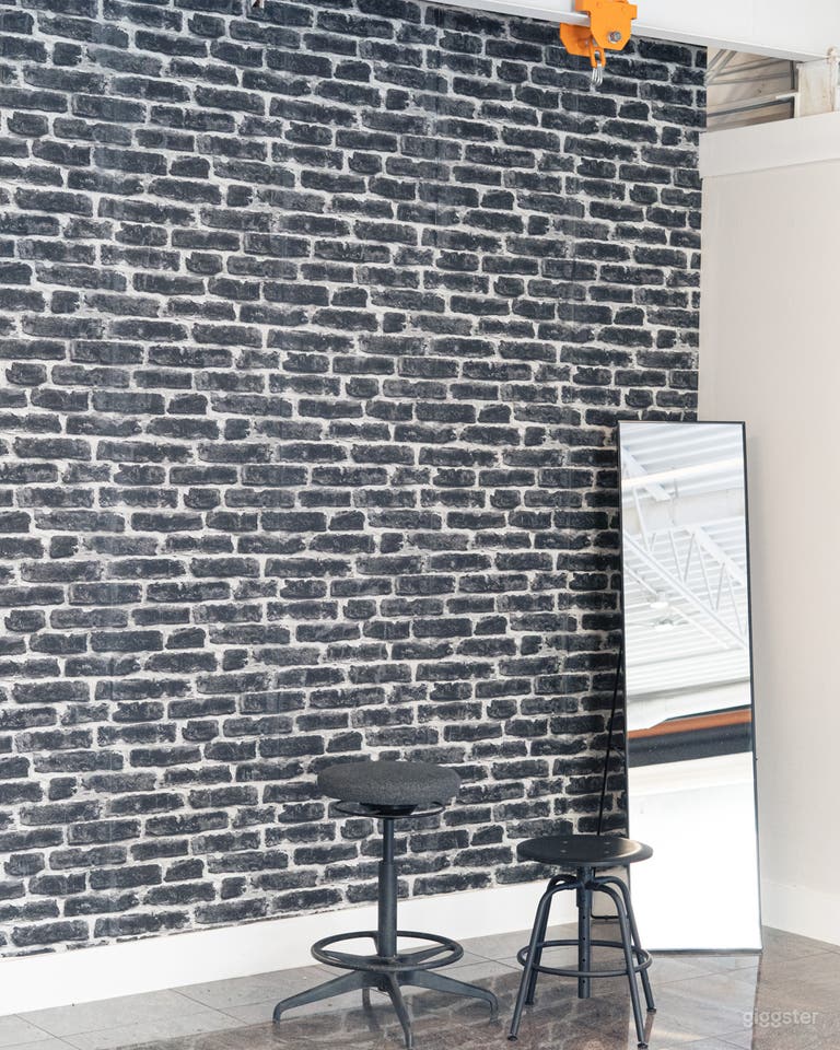  Versatile Daylight Studio with Styled Interiors 