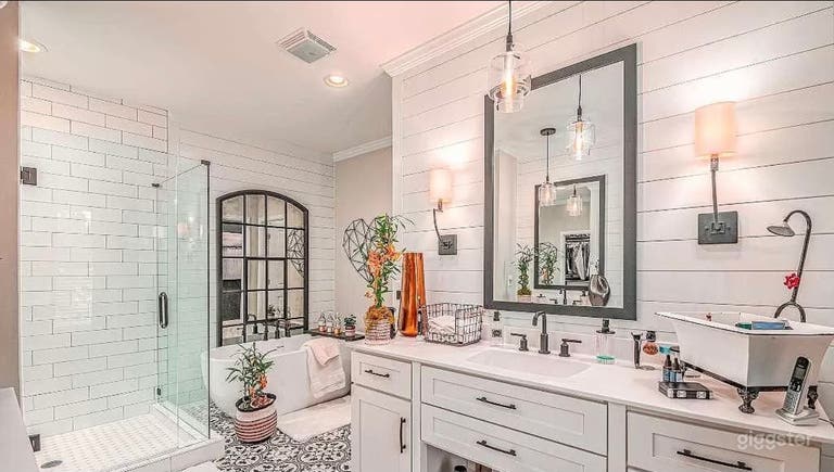  Upscale modern farmhouse 