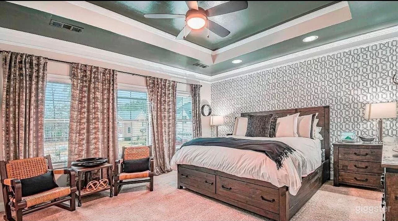 Upscale modern farmhouse Photo 4