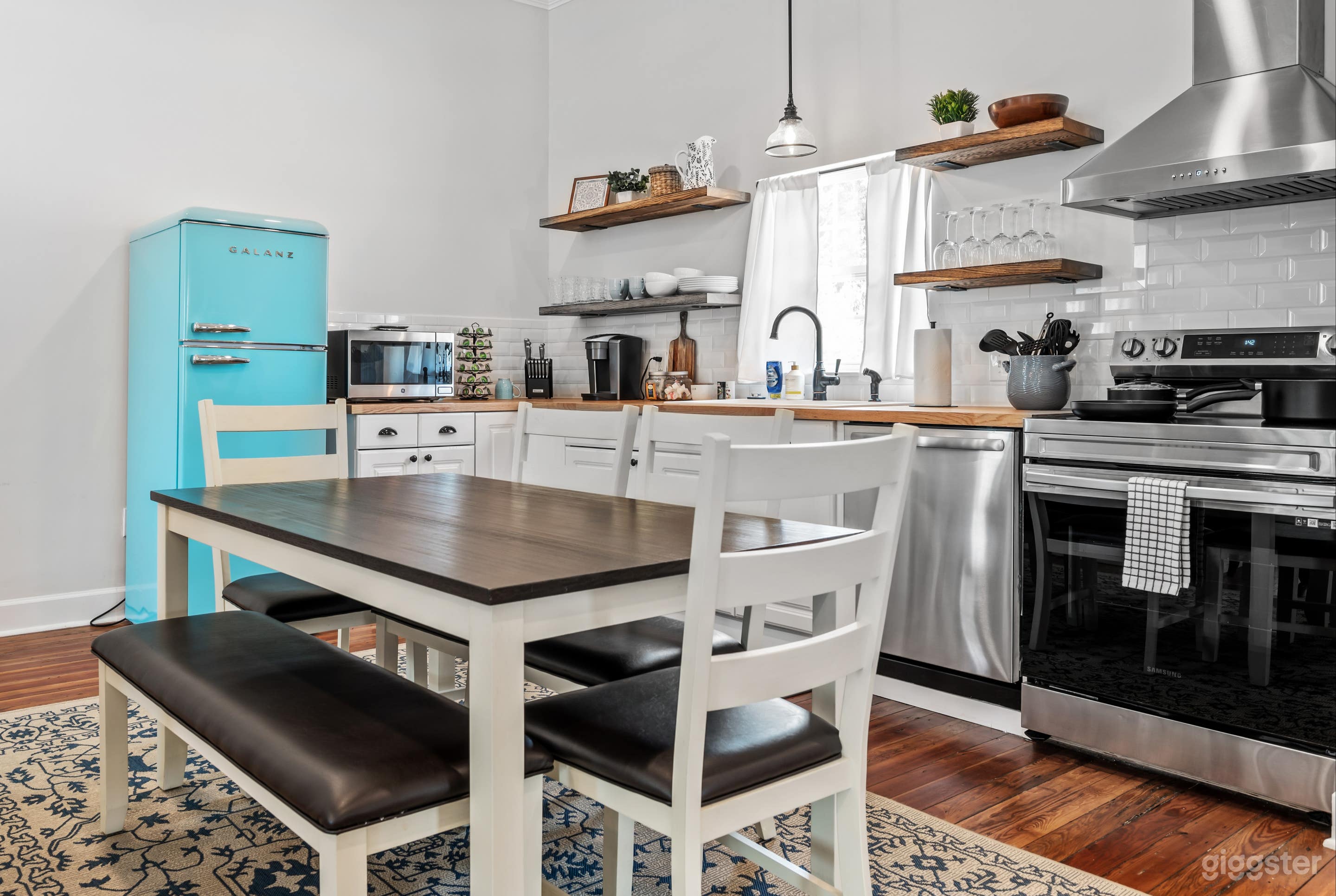 Charming Historic Home with Modern Decor Photo 4