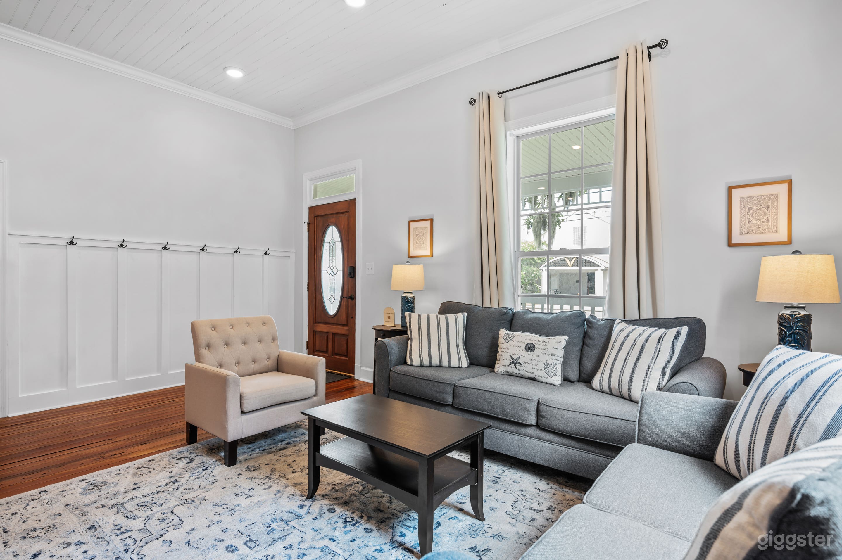 Charming Historic Home with Modern Decor Photo 2