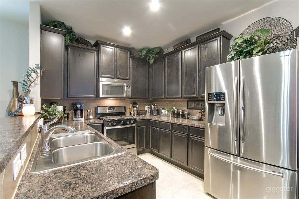 Luxury Home-Private Gated Neighborhood Photo 3