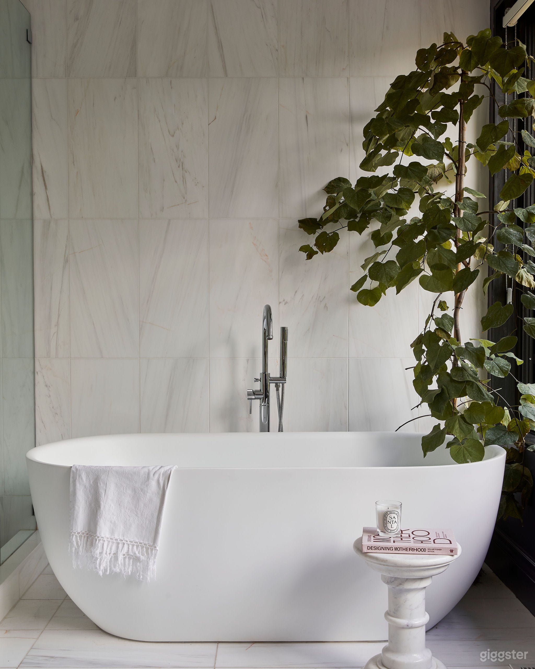 Beautiful Home- lots of looks Photo 4