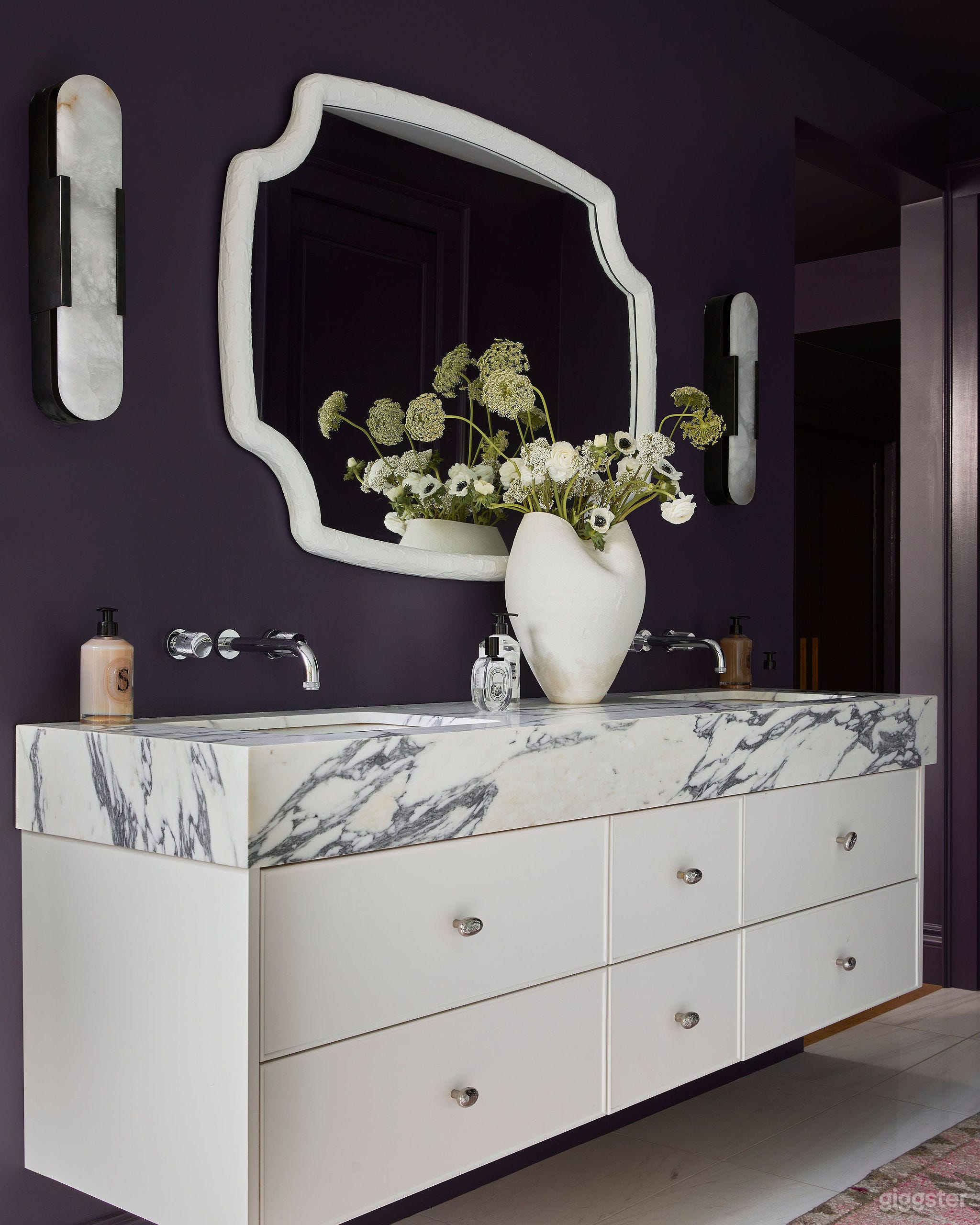 Beautiful Home- lots of looks Photo 3