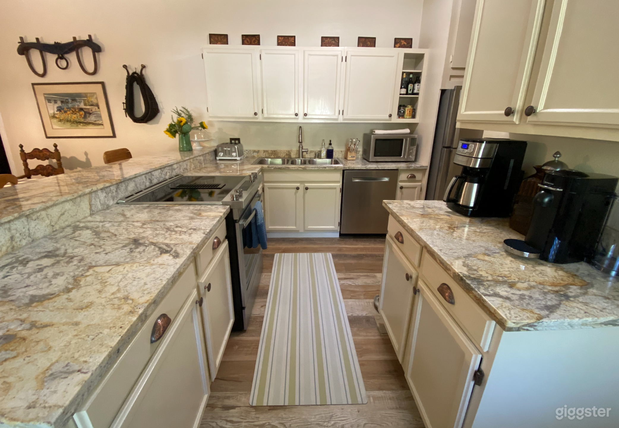 Luxury Barn House on Rustic Ranch Photo 4