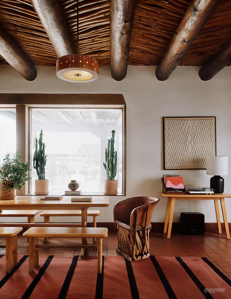  Charming Lobby for Mini Gatherings and Photoshoots 