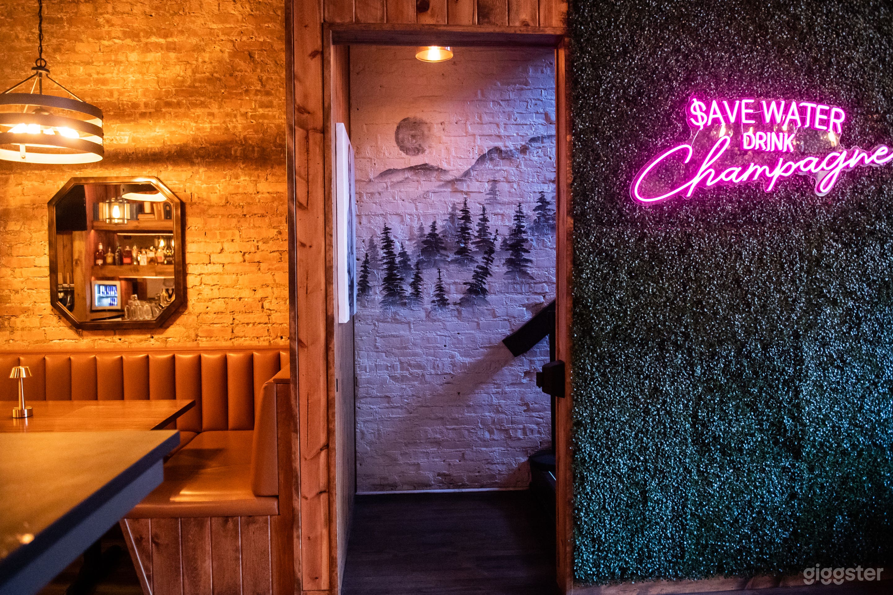 Chalet Chicago Photo 2