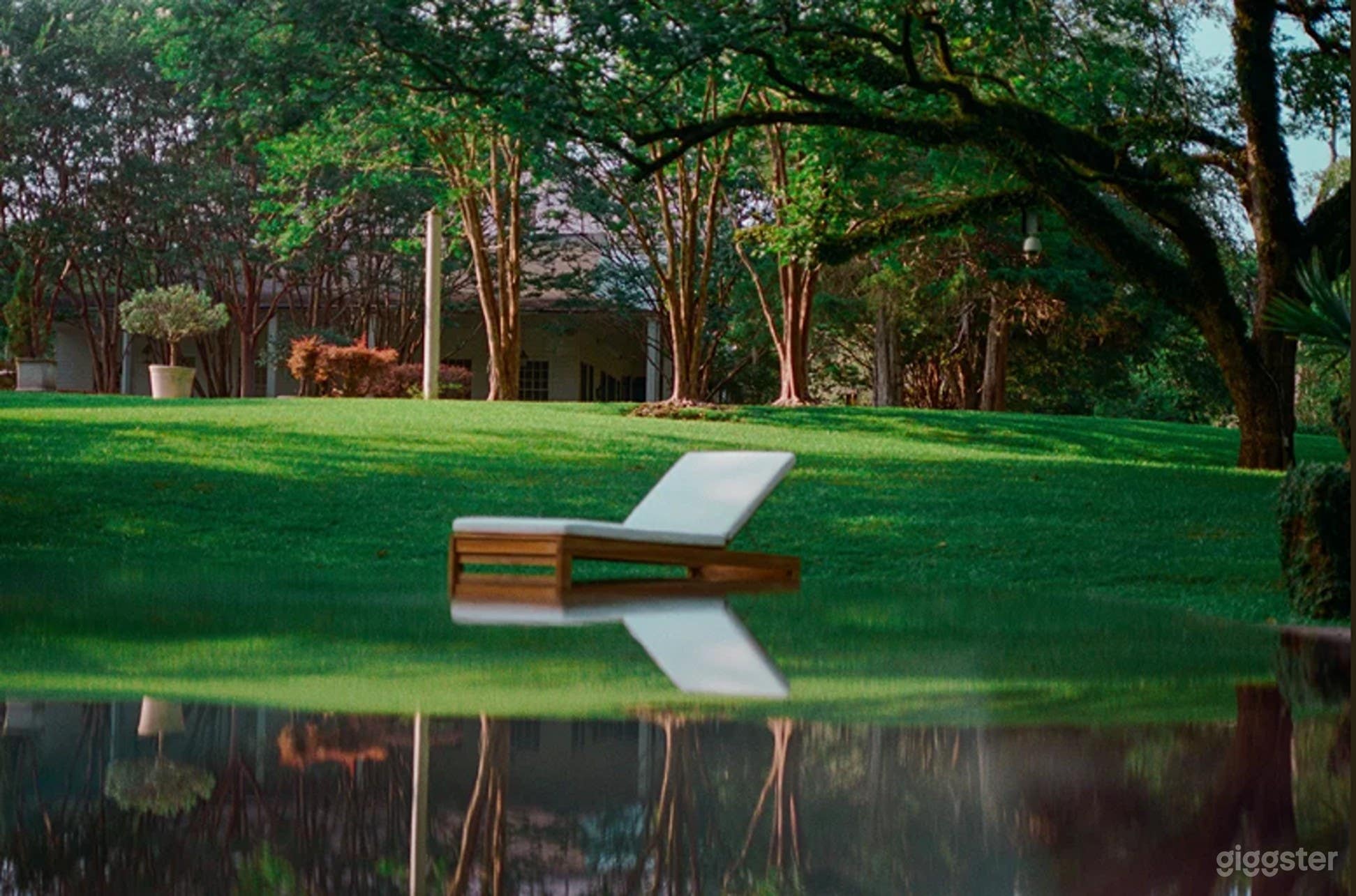 Charming Infinity Pool Photo 3