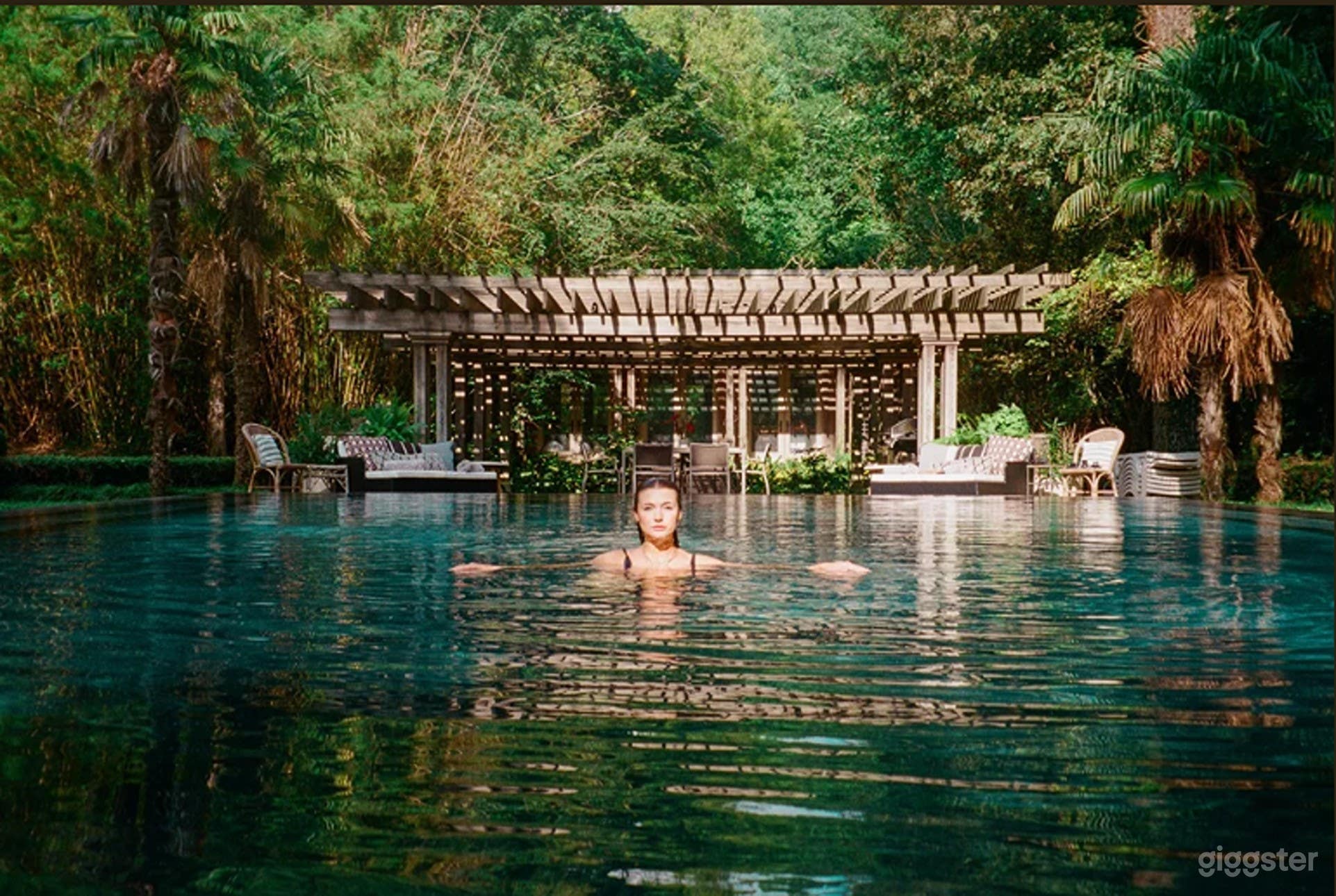 Charming Infinity Pool Photo 2