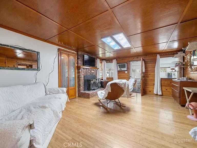 928 Rustic Cabin with Lake View in Lake Hughes Photo 1