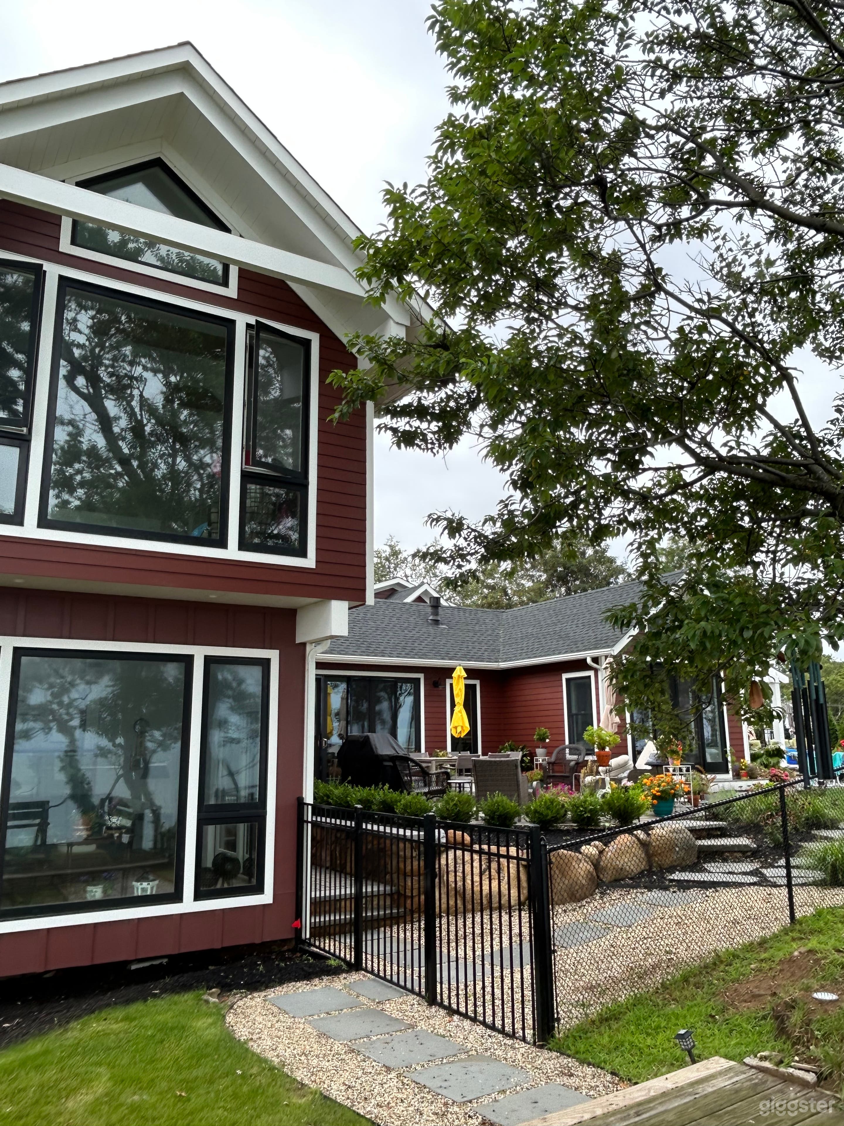 Beautiful Private Home w Waterfront View Photo 1