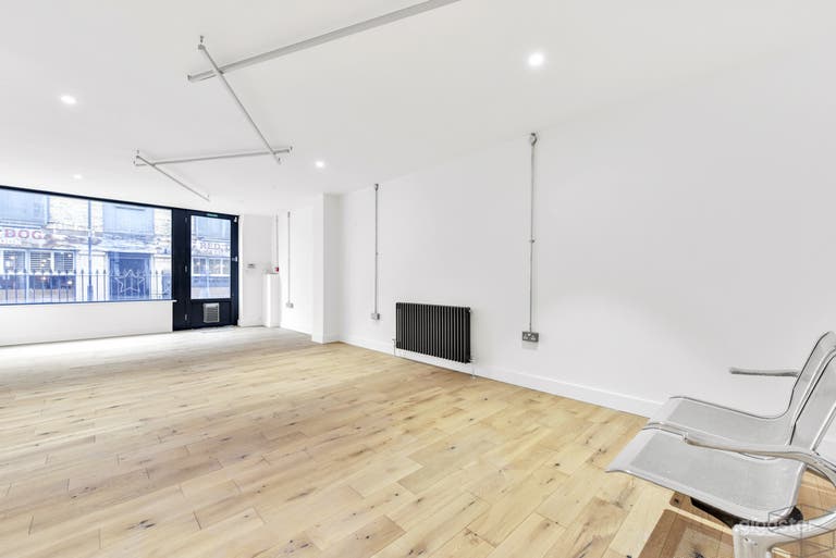  Front Room ( view to front street door) 