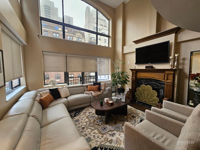  Ático Elegante con Grandes Ventanas y Diseño Moderno de Loft 