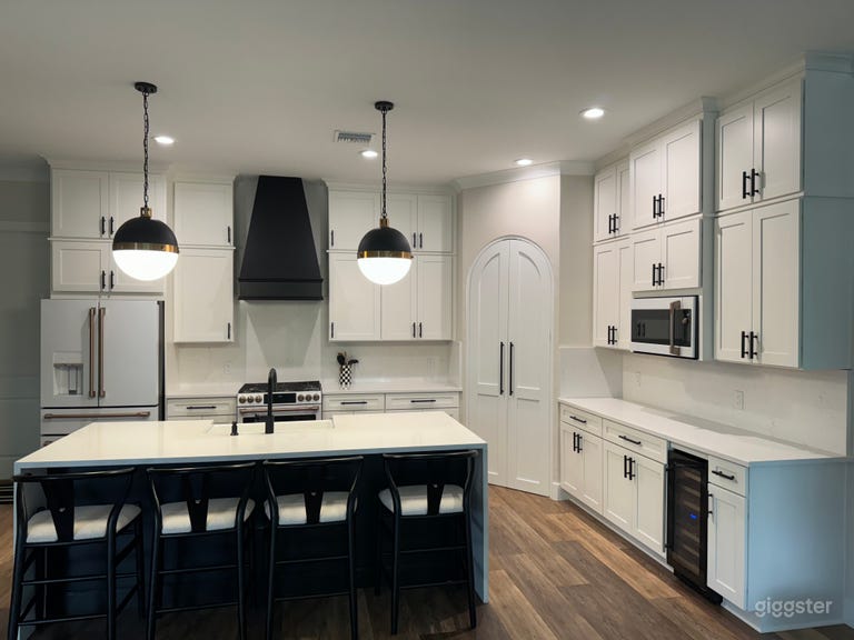  Classic Modern Kitchen Space 