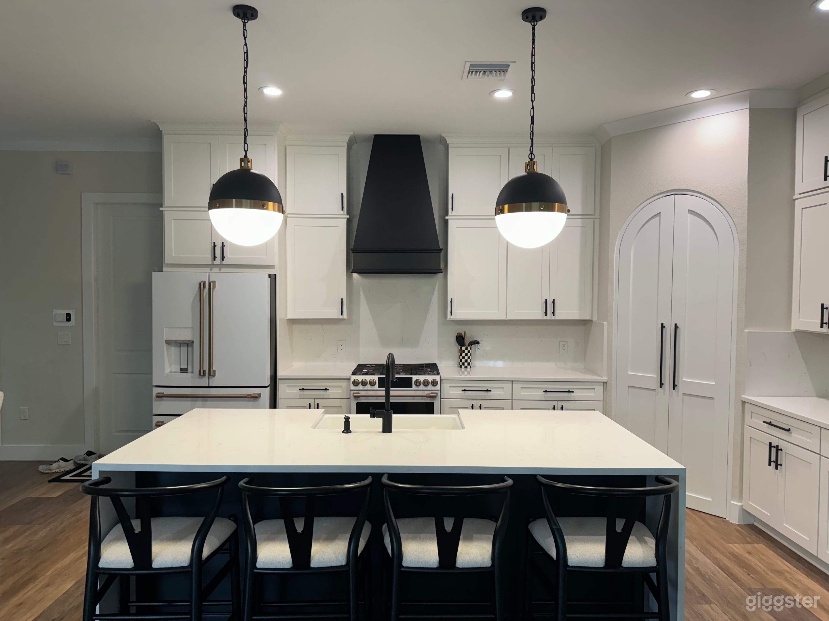 Classic Modern Kitchen Space Photo 1