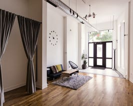 Photo Studio Rental Chicago: Top Venues for Photoshoots | Giggster