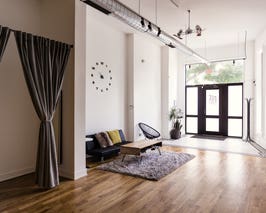 Photo Studio Rental Chicago: Top Venues for Photoshoots | Giggster