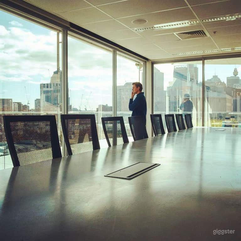  22-Person Conference Room 