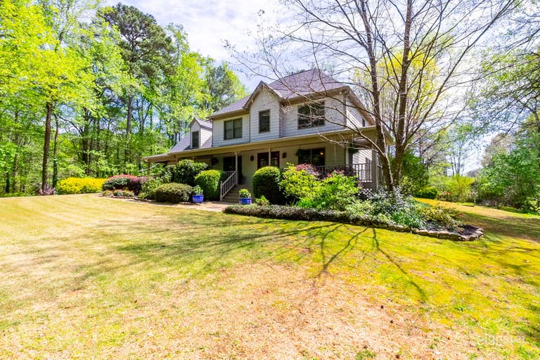  front of house from the right 