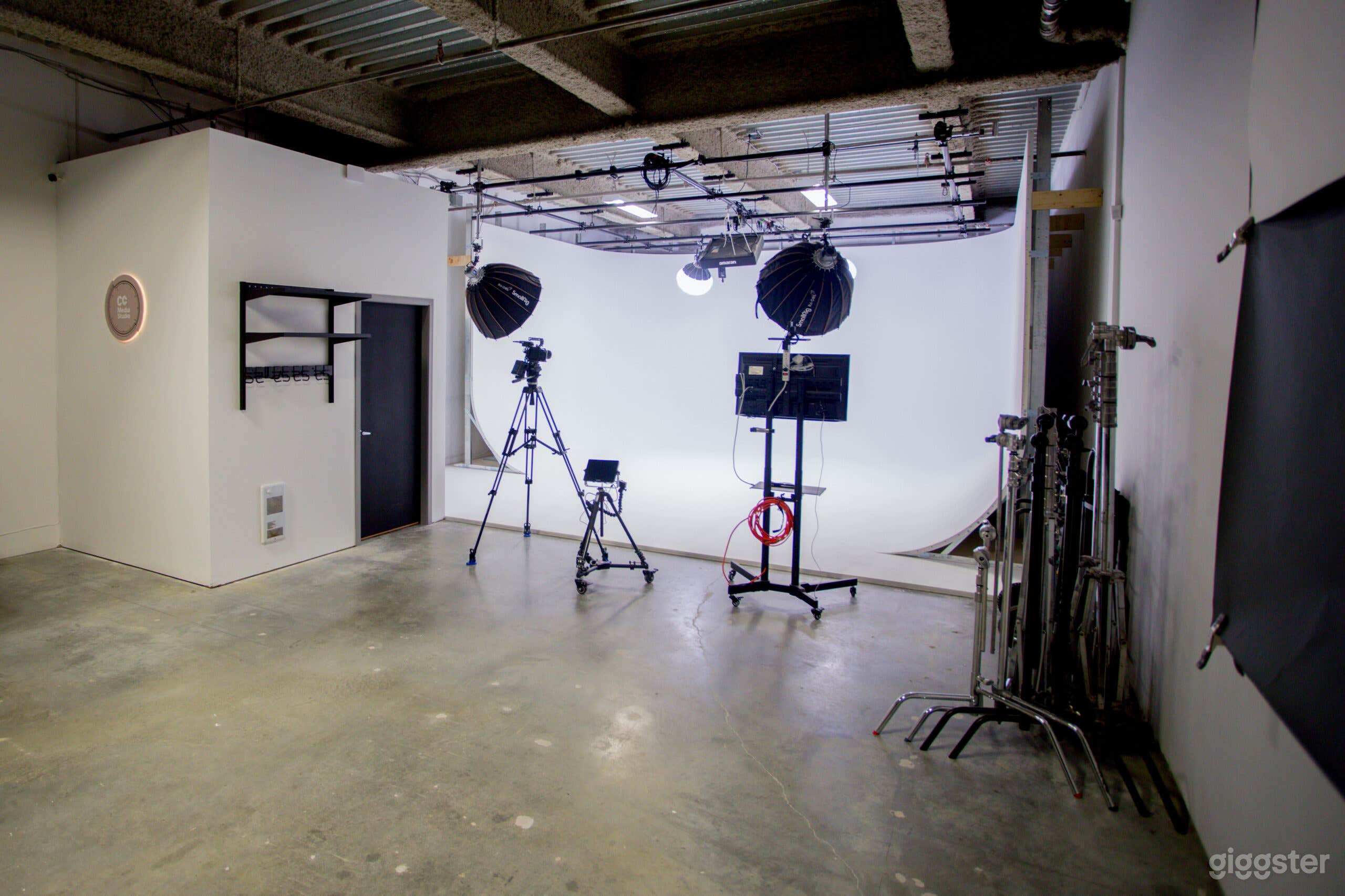 3 Sided Cyclorama Wall Photo 2