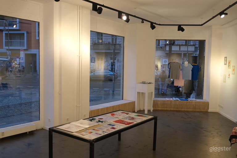  sehr heller Eckladen / Gallerie in bester PBerg Lage 