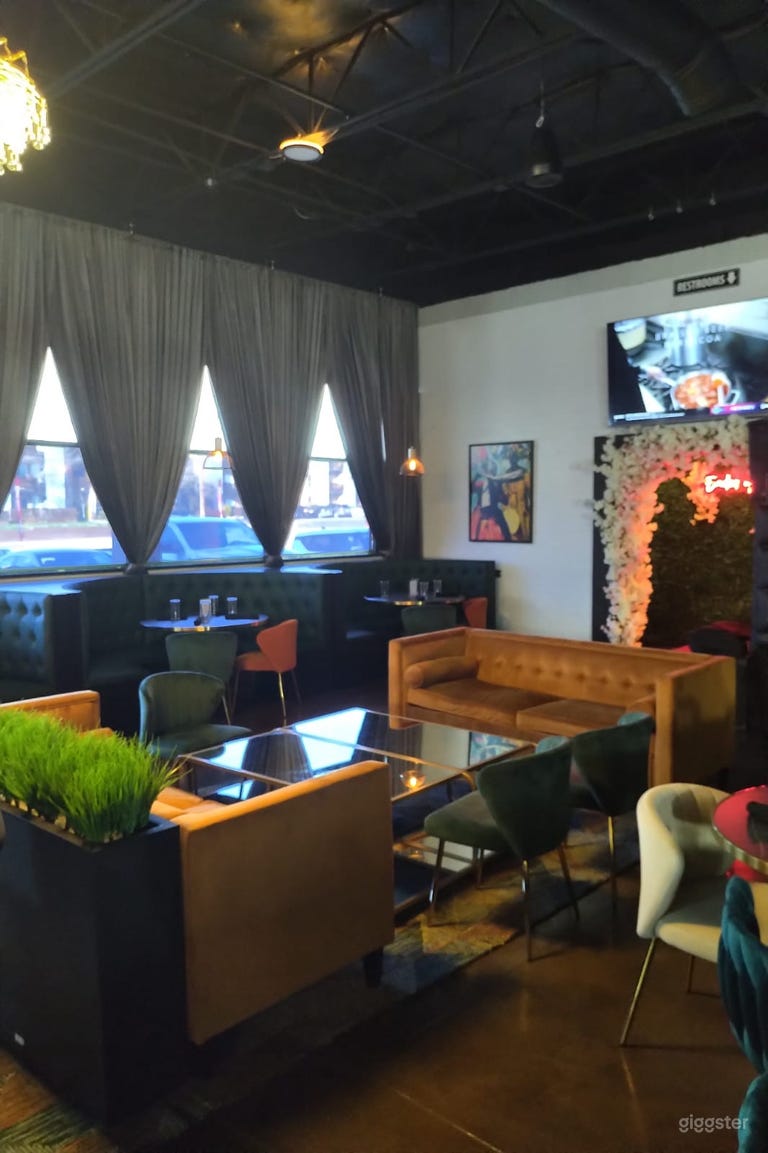  Upscale Restaurant & Lounge with covered Patio 