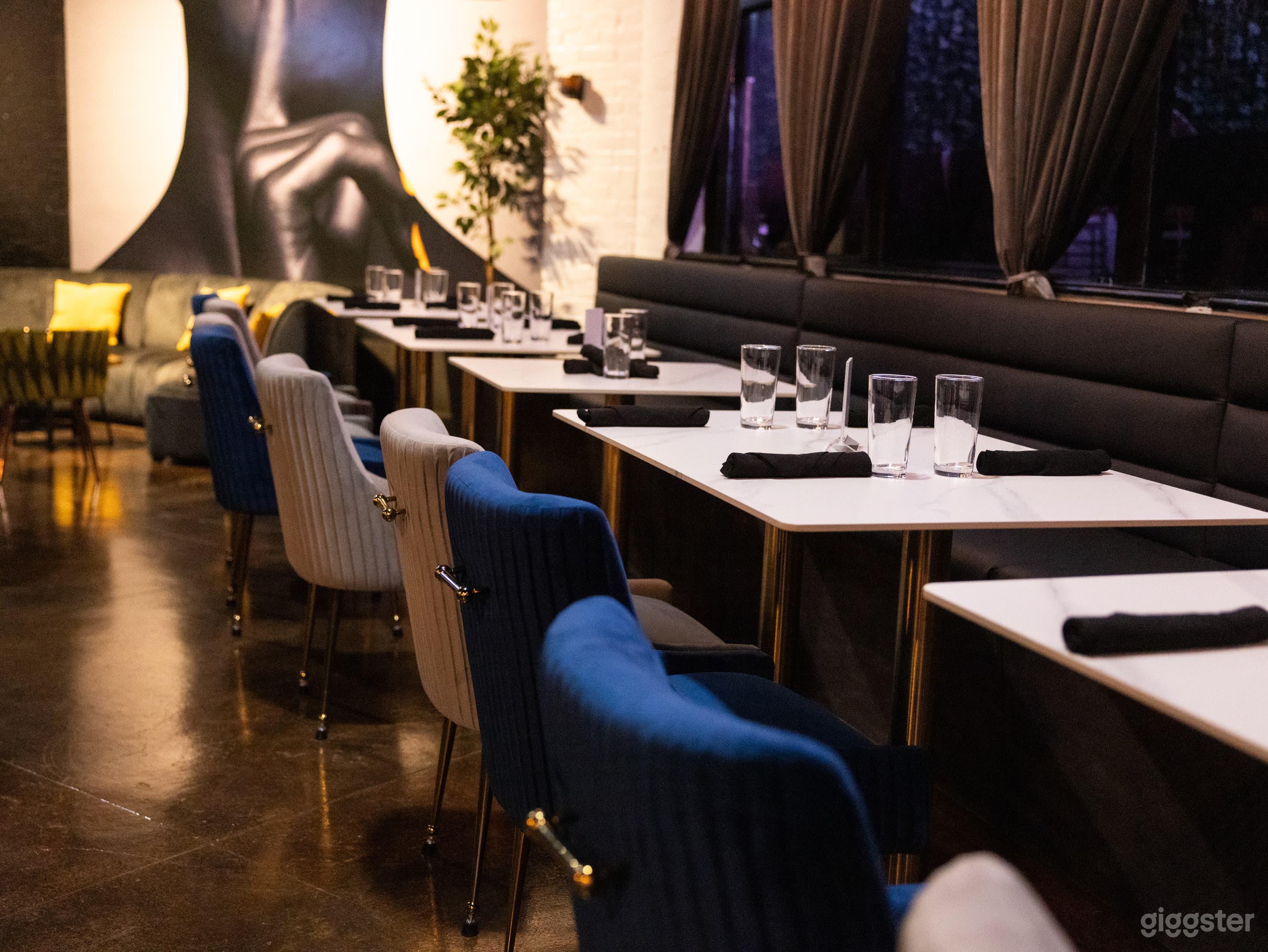 Upscale Restaurant &amp; Lounge with covered Patio Photo 1