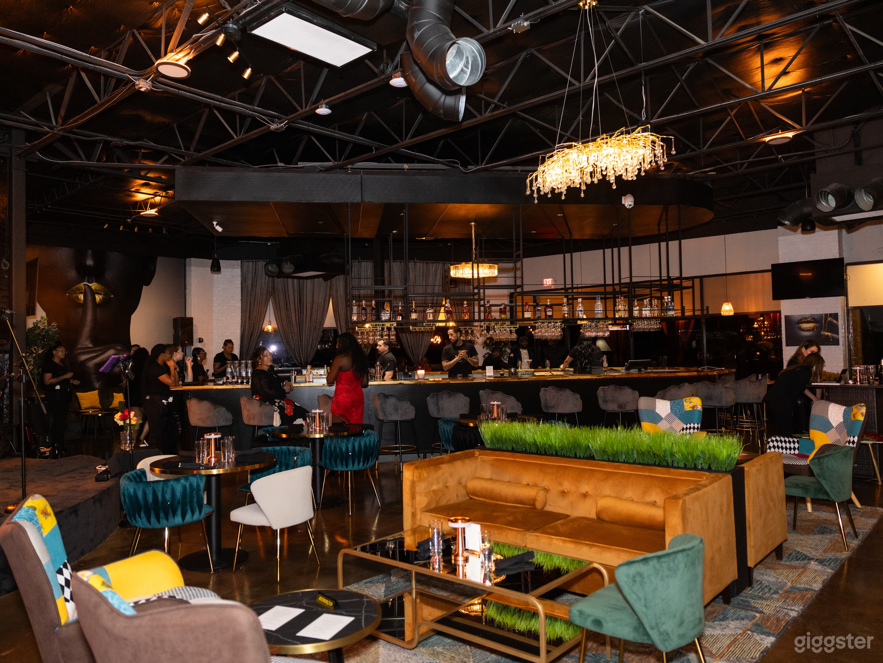 Upscale Restaurant &amp; Lounge with covered Patio Photo 3