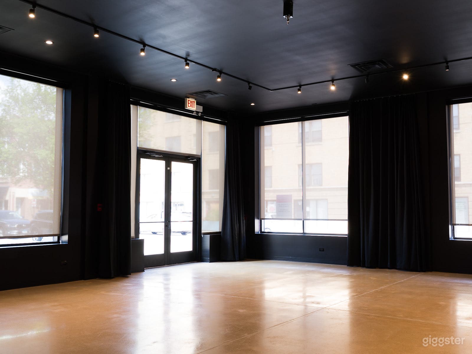 Sophisticated and Bright Event Space Photo 1