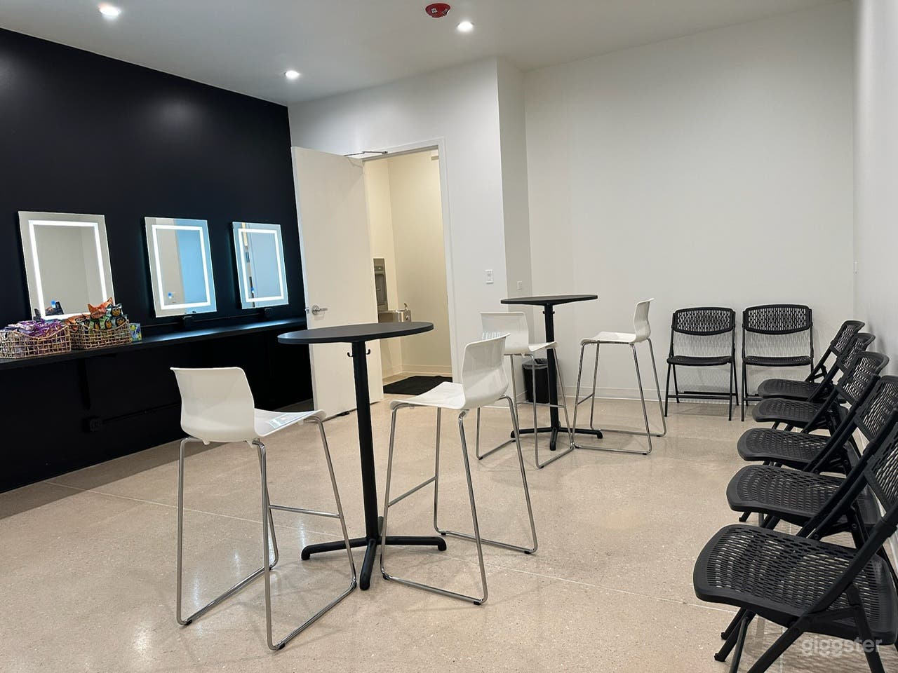 Sophisticated and Bright Event Space Photo 3