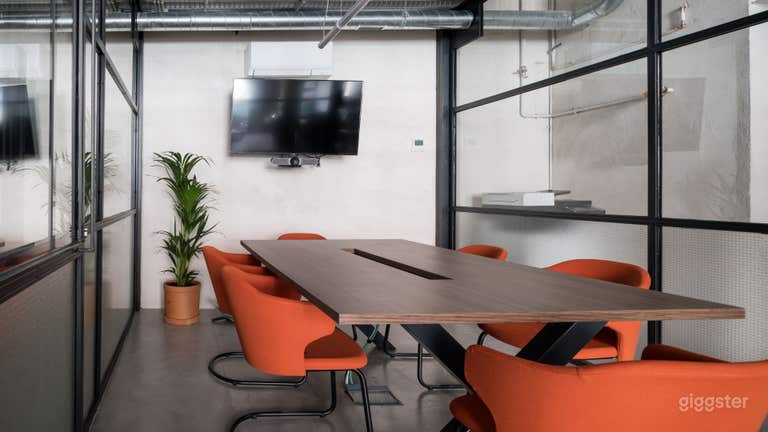  Großer Coworking-Space im Industriestil 