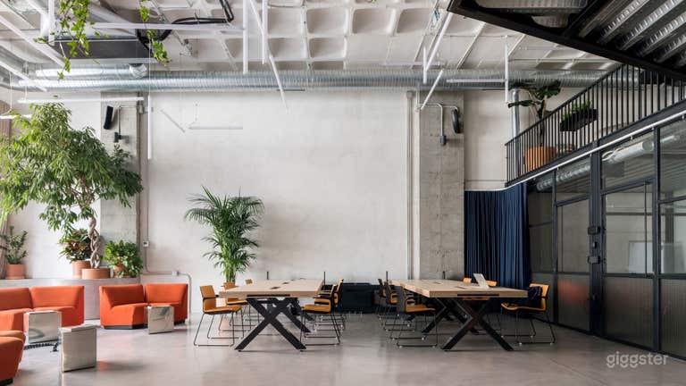  Großer Coworking-Space im Industriestil 