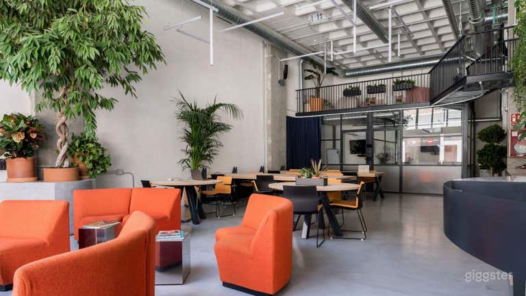  Großer Coworking-Space im Industriestil 