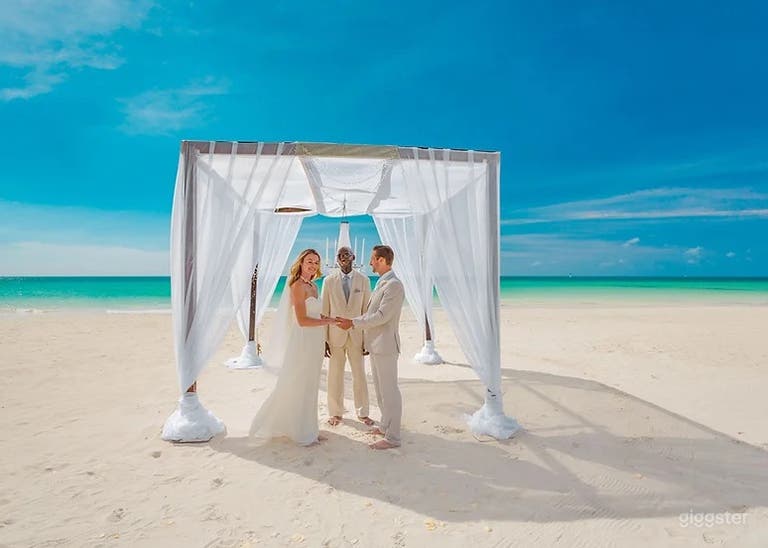  Breathtaking Coastal Estate 