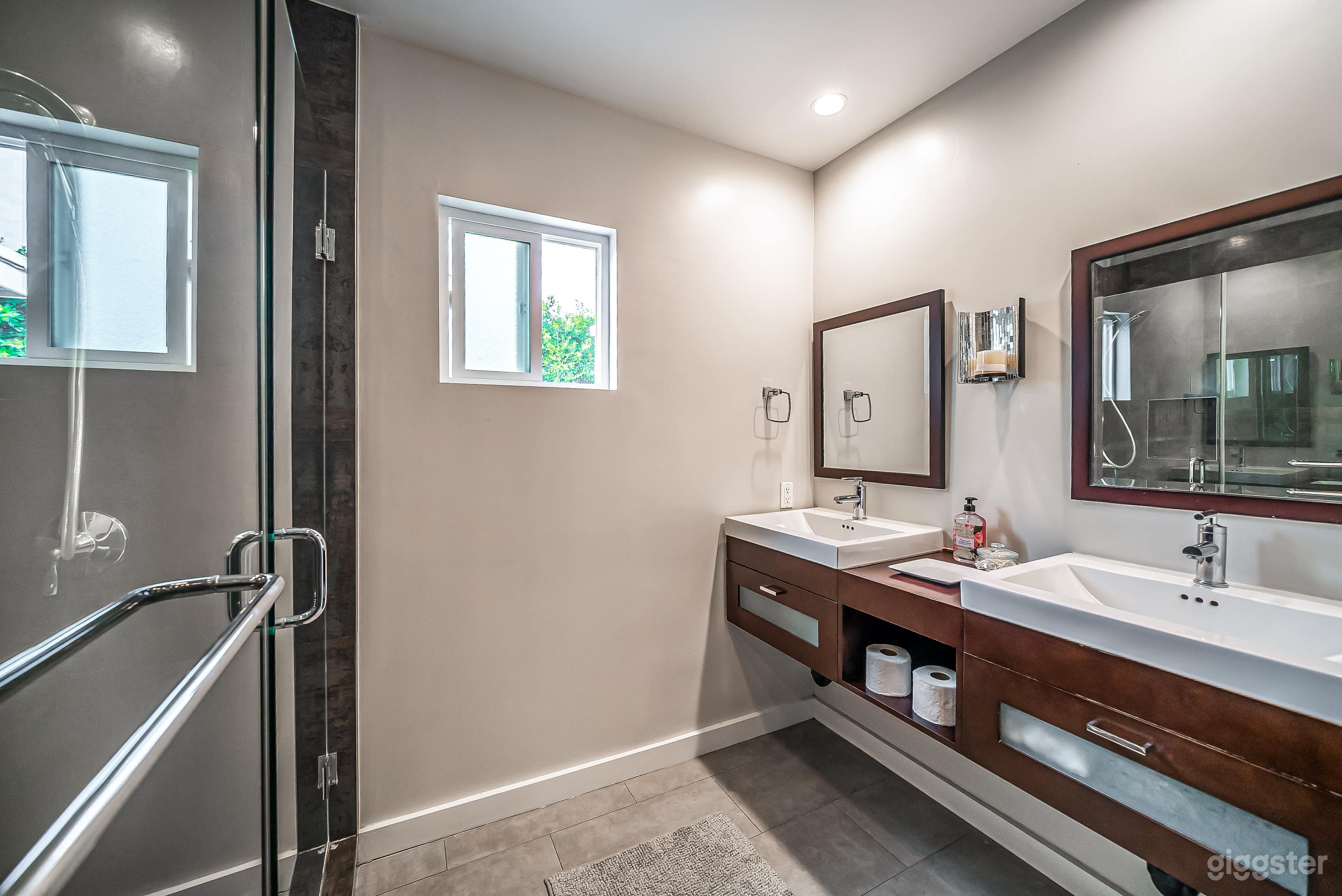 Beautiful house pool/spa in prime location  Photo 2