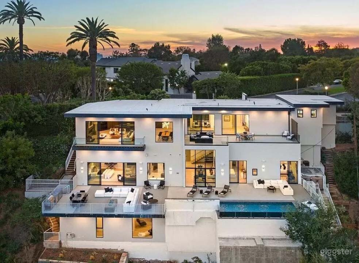 Modern Oasis in Pacific Palisades Photo 1