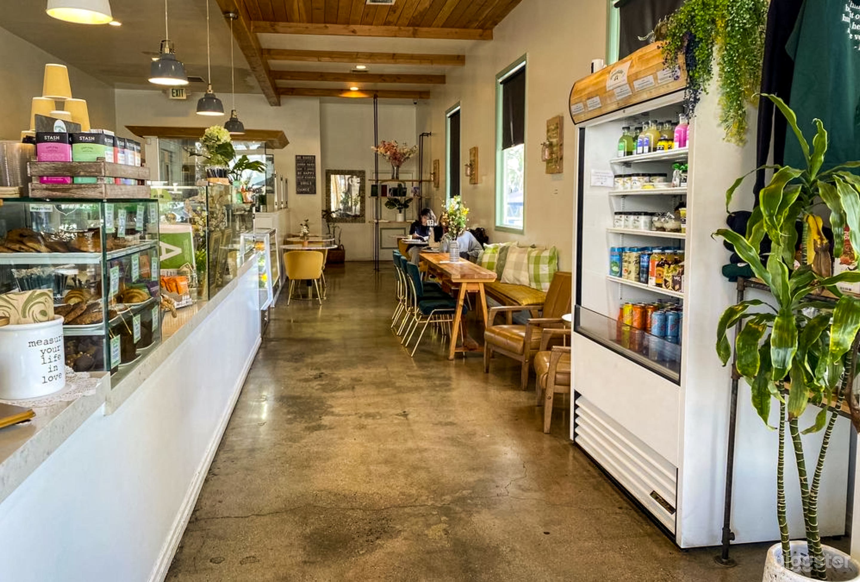 Bohemian & Modern Plant-Based Café in Beverlywood Photo 3