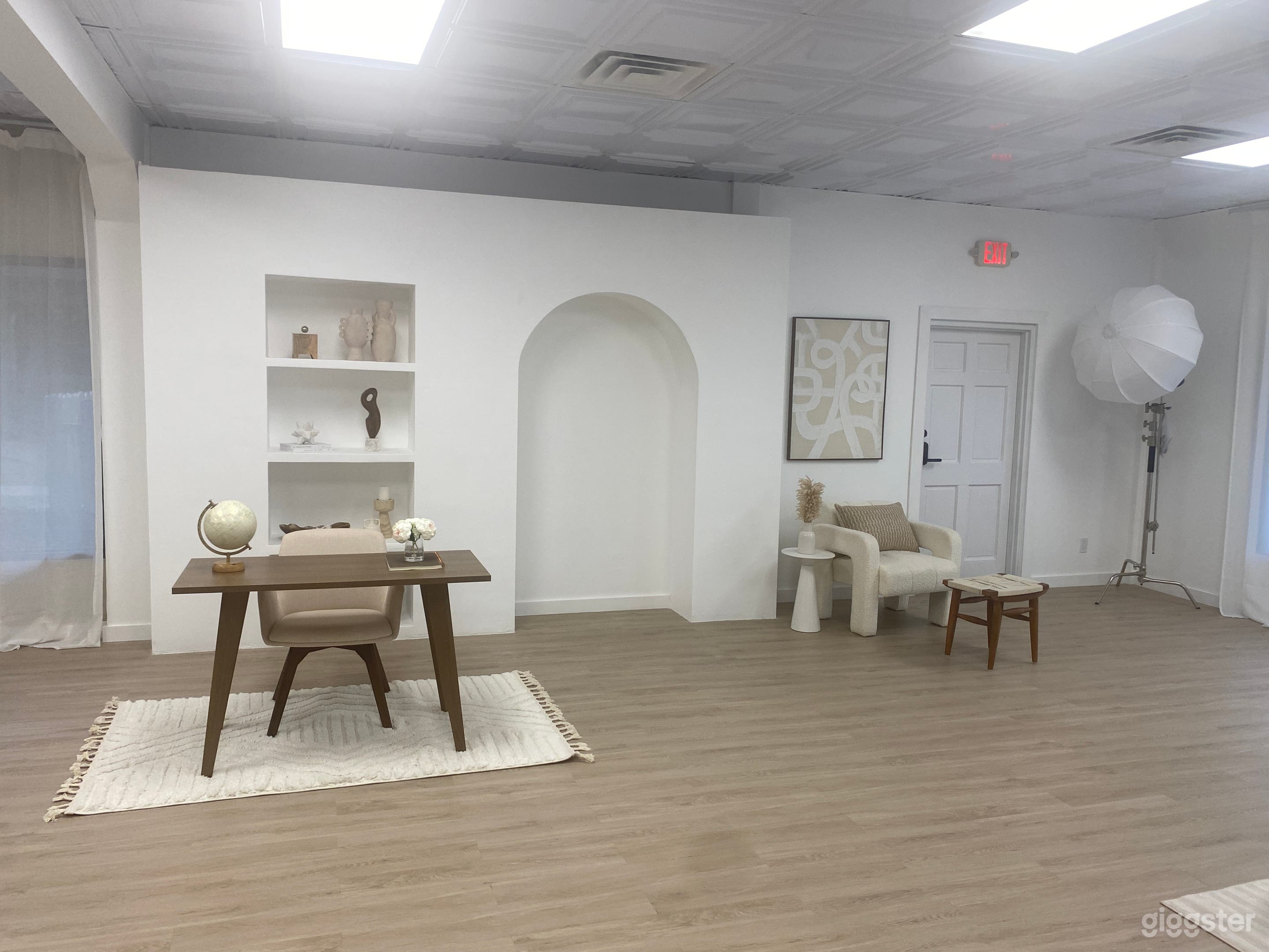 Modern lifestyle studio in Arlington, TX Photo 1