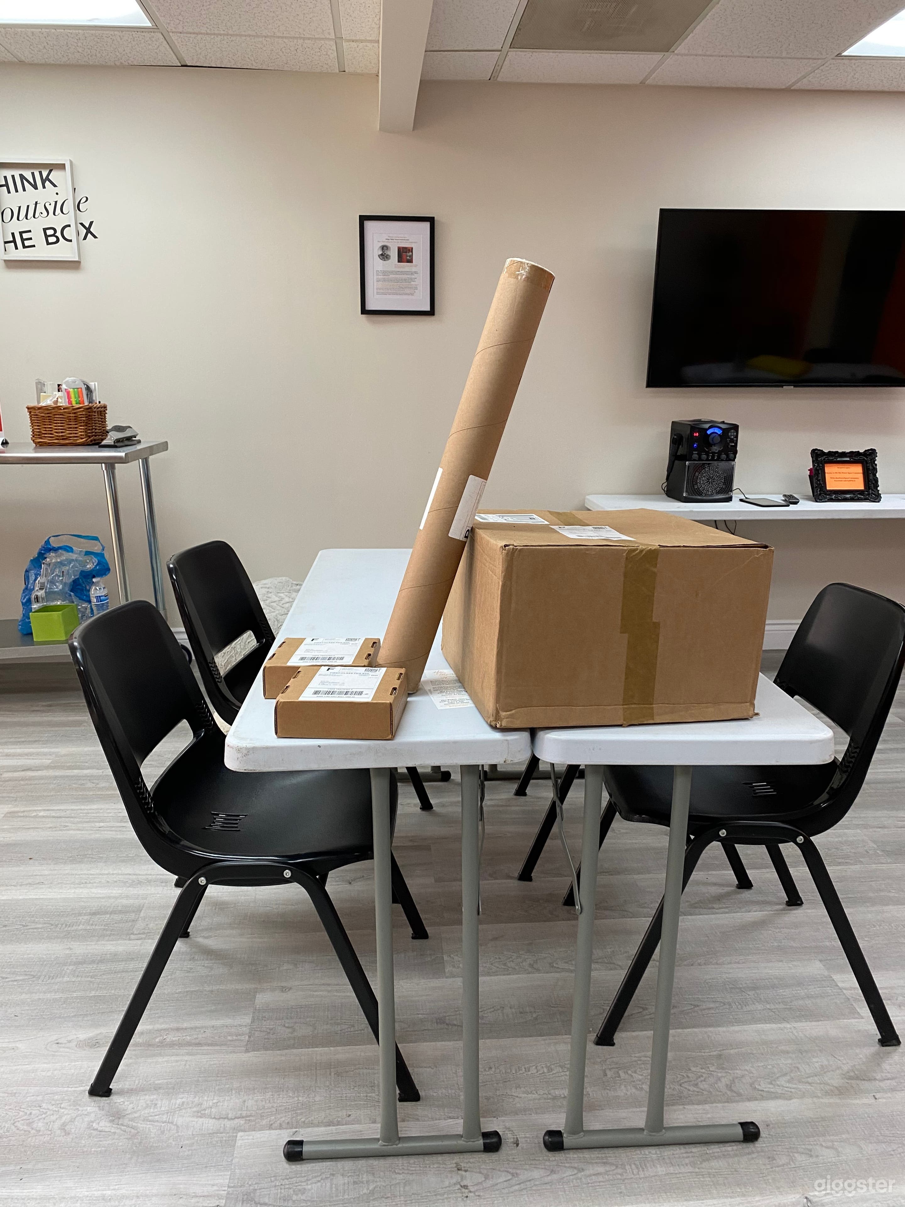 High Energy Coworking Space - Woman forward, Men welcoming Photo 4