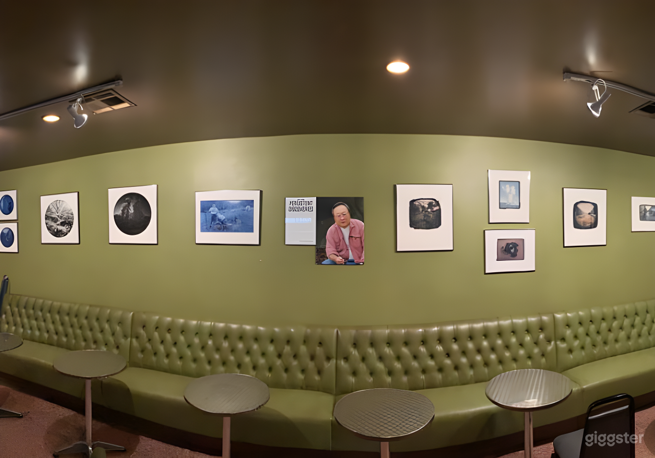 Retro Olive Lounge Photo 3