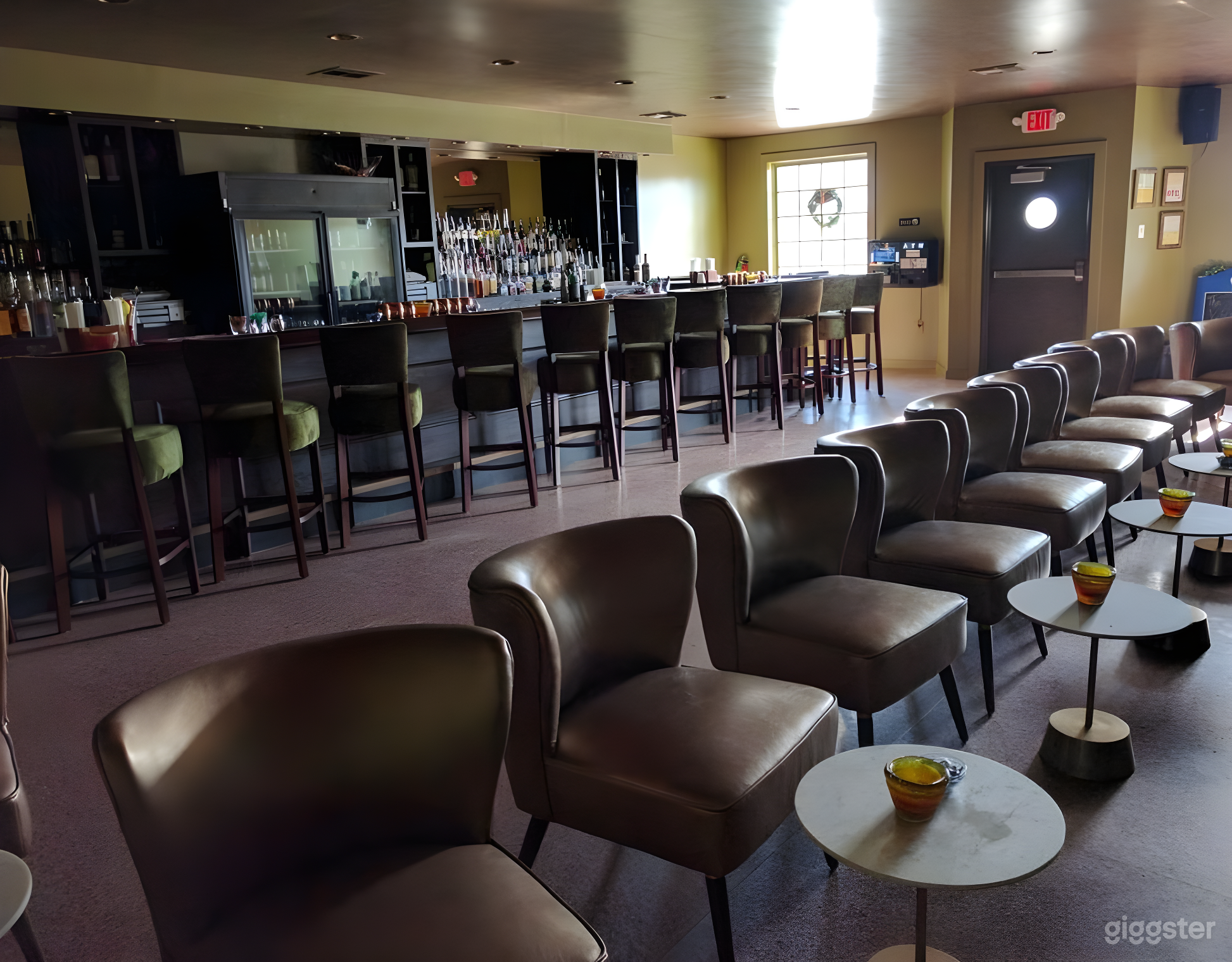 Retro Olive Lounge Photo 4