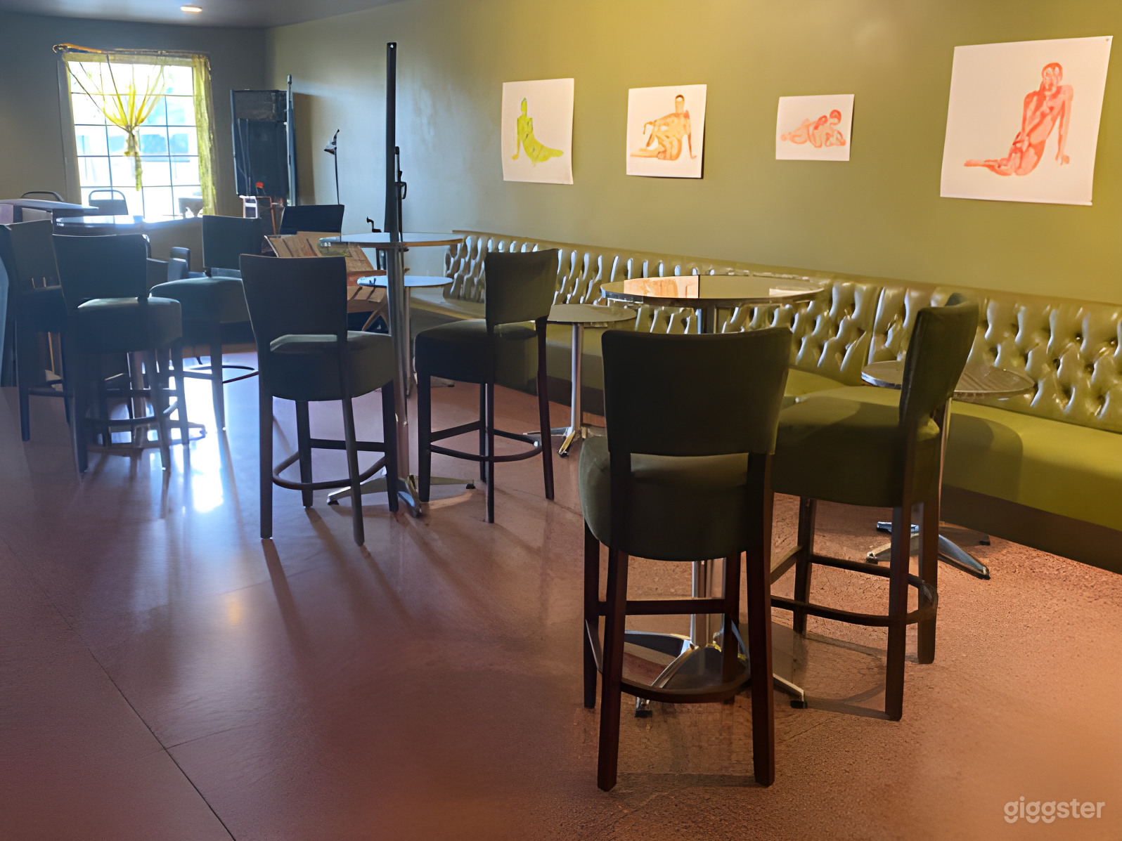 Retro Olive Lounge Photo 2