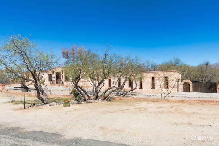 Rustic, Modern Pool in Tucson 